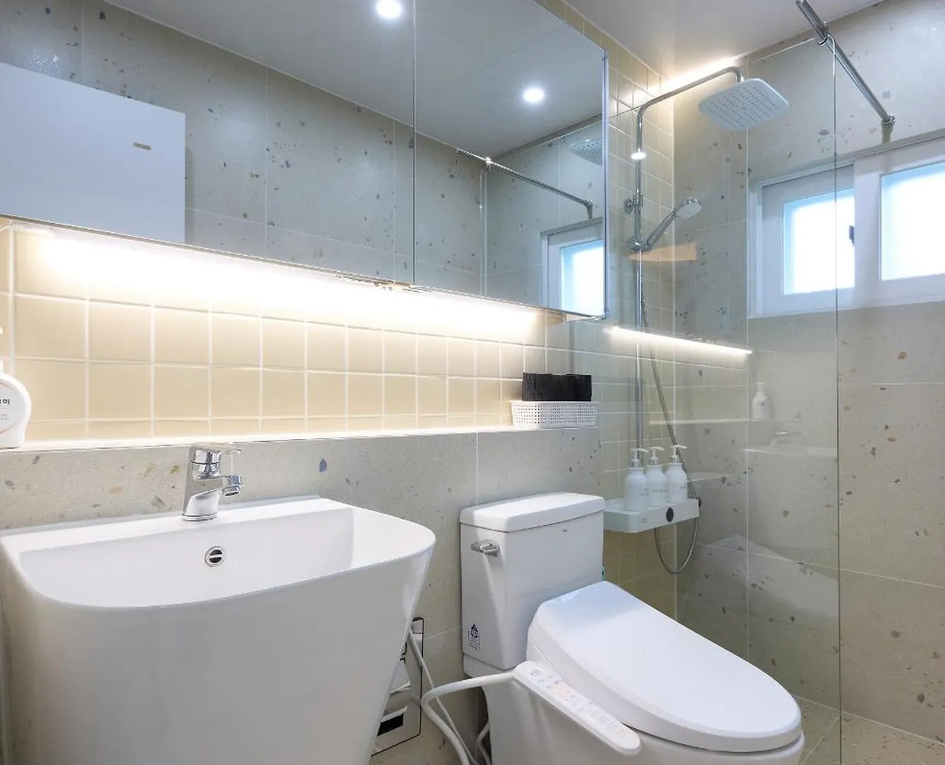 Unique House With Hongdae Area 2R With Livingroom Seoul 0*,  South Korea