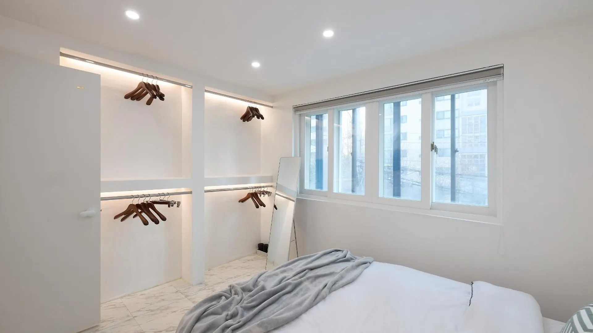 Unique House With Hongdae Area 2R With Livingroom Seoul