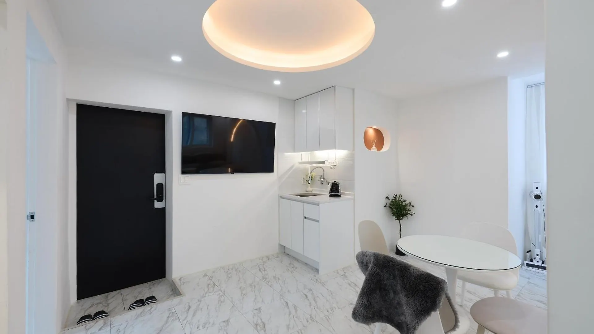 Unique House With Hongdae Area 2R With Livingroom Seoul