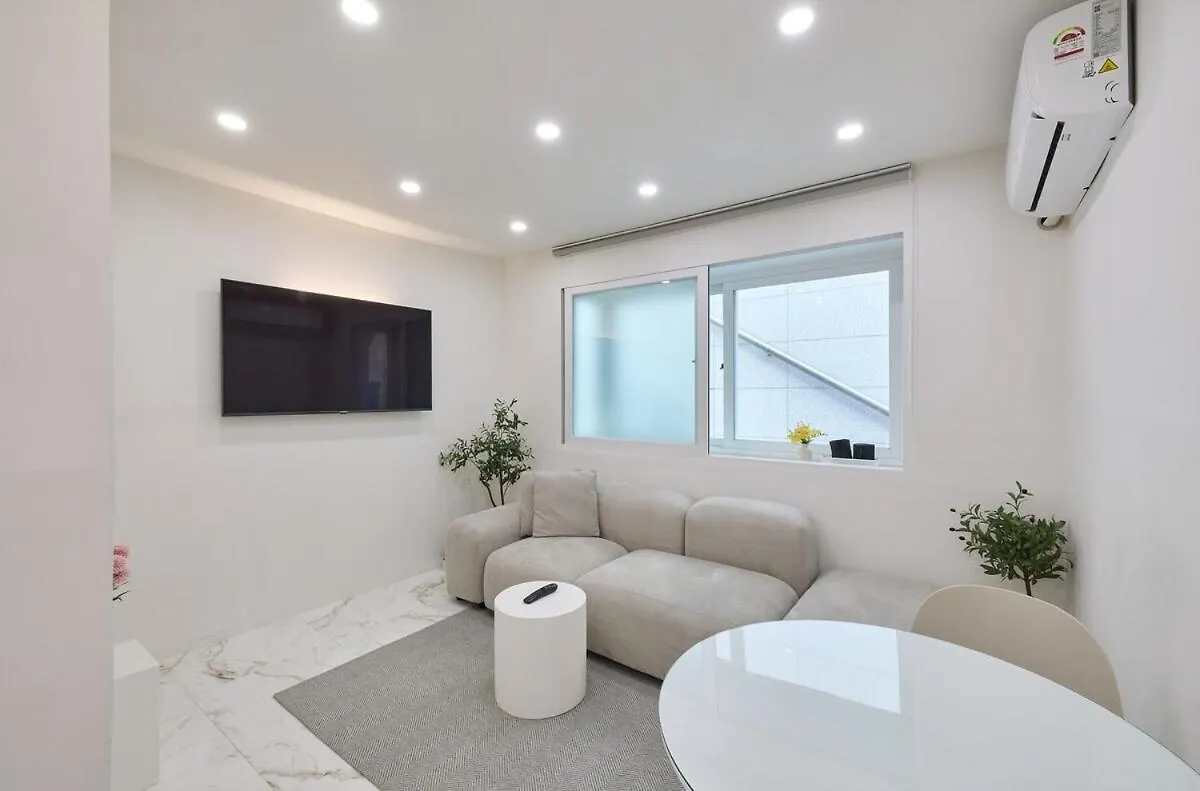 Guest house Unique House With Hongdae Area 2R With Livingroom Seoul