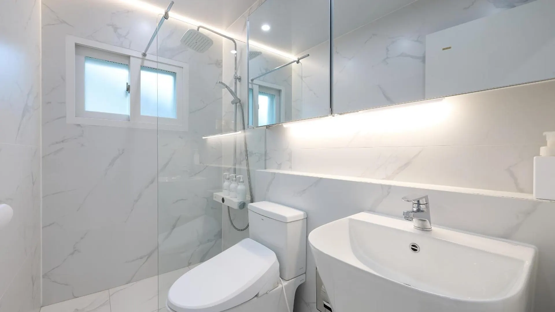 Gæstehus Unique House With Hongdae Area 2R With Livingroom Seoul